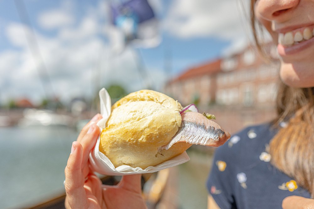 Restaurants & Cafés