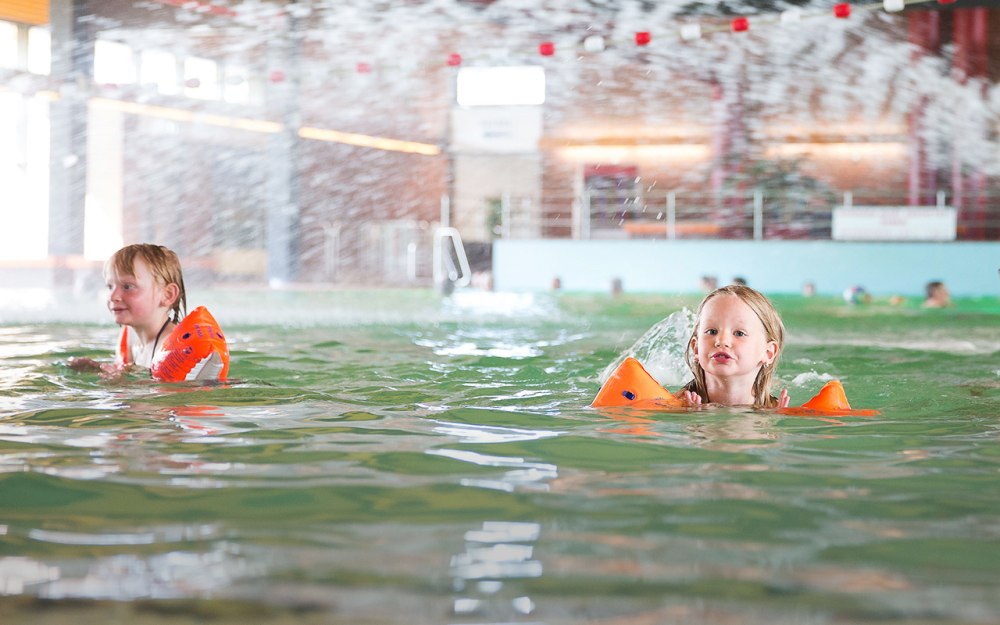Meerwasser-Hallenwellenbad