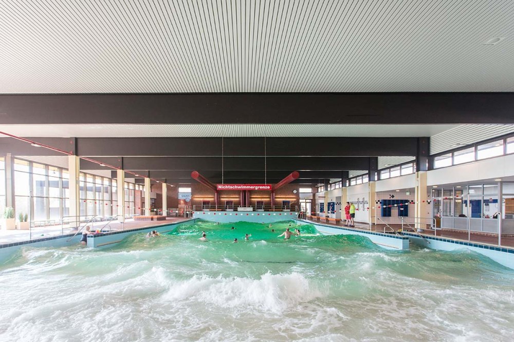 Meerwasser-Hallenwellenbad
