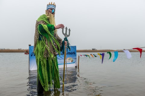 Nordsee_Wangerland_Neujahrsschwimmen im Wangermeer